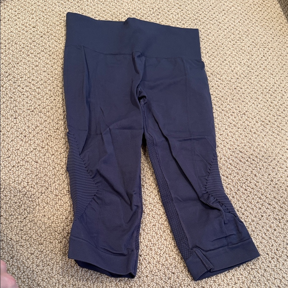 Lululemon Navy Blue Cropped Leggings